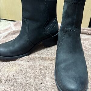 Teva Black Heeled Boots Ankle-Height Minimalist Design